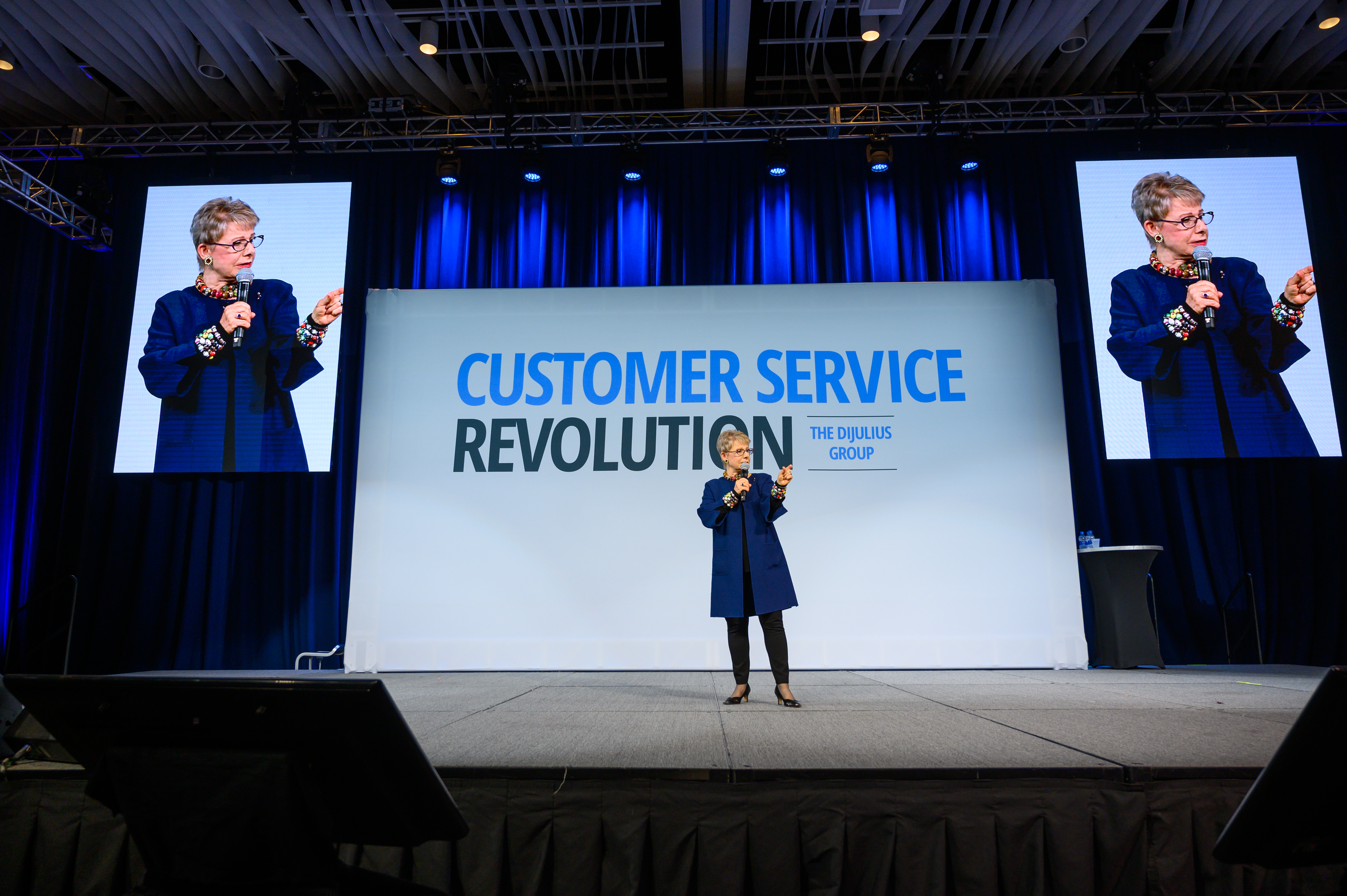 5 Fripp large audience with 2 screens CSR